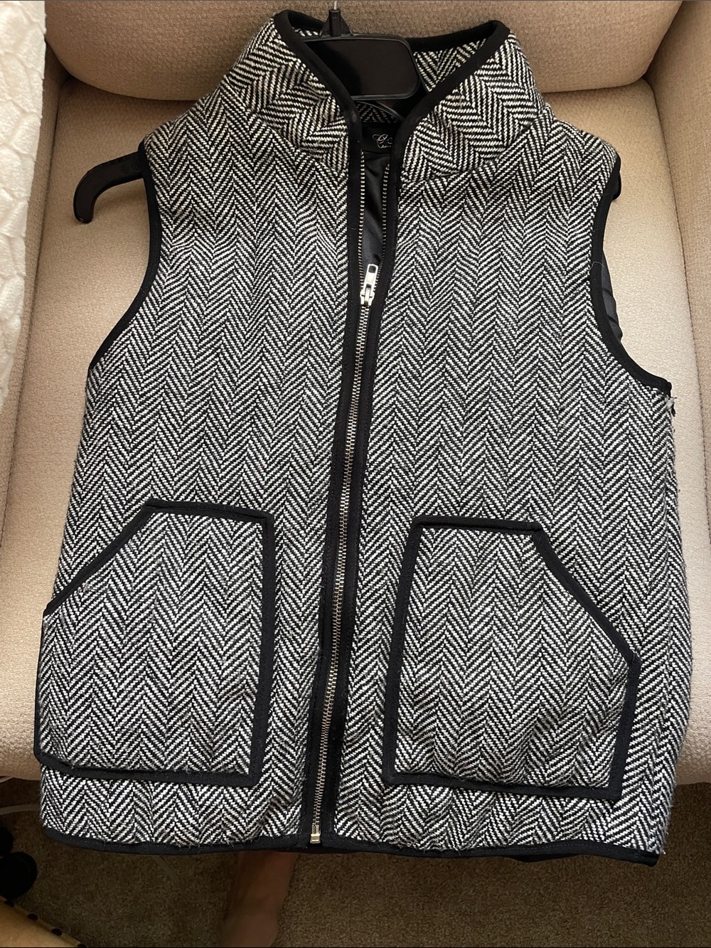 Herringbone Quilted Zip-Front Vest - Black & White